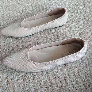 VIVAIA Pointed-Toe Ballet Flats Stretch Knit in beige/nude Flats size 8.5